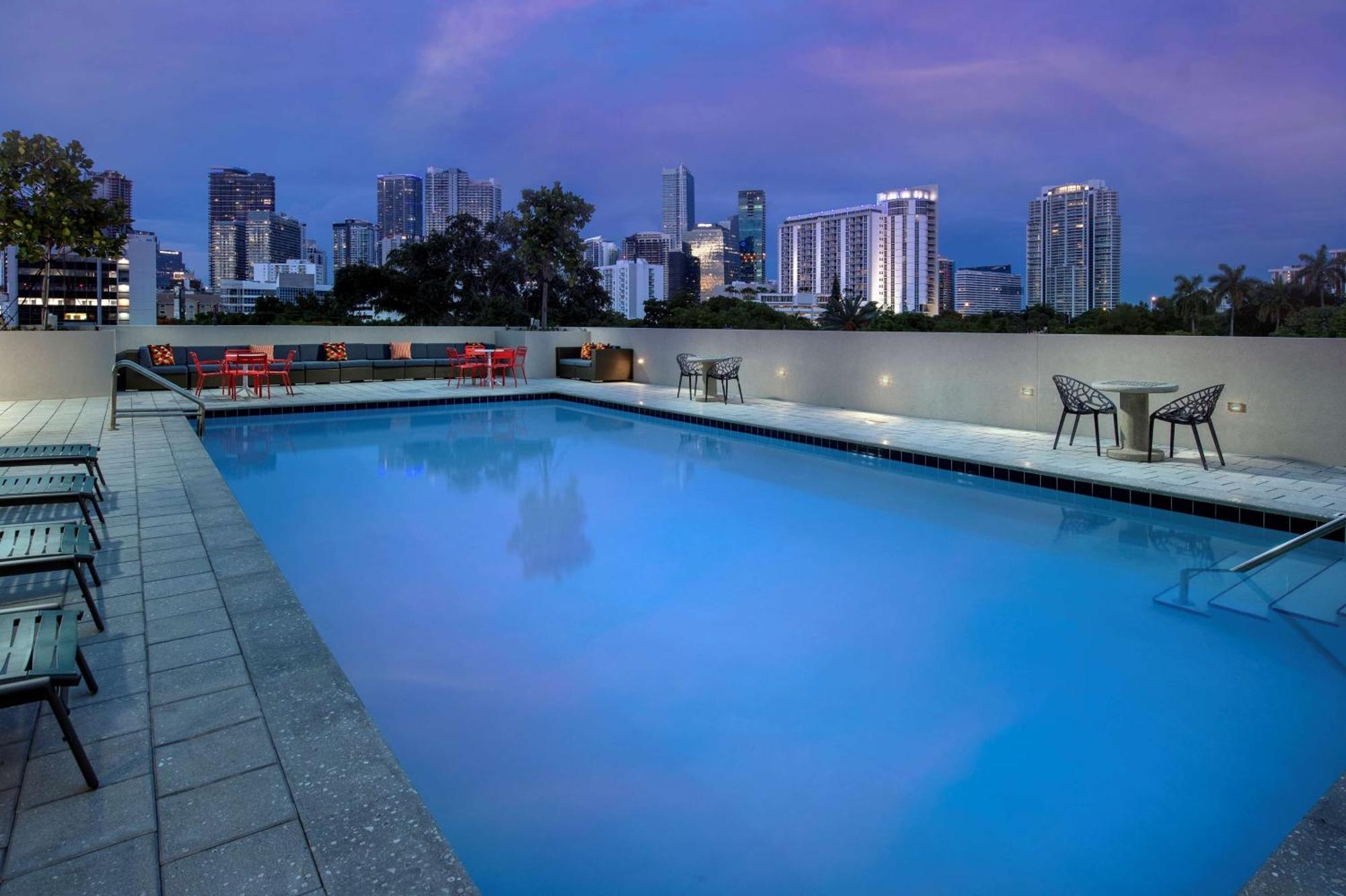 Tru By Hilton Miami West Brickell Hotell Exteriör bild